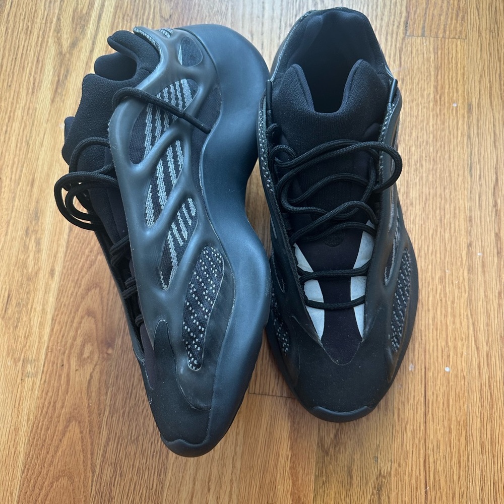 Yeezy 700 V3 Alvah